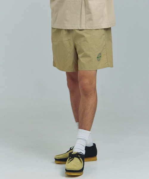 Duckster(ダックスター)の「952409 阿左美冷蔵コラボ ナイロンロゴショーツ(その他パンツ・メンズ・ライトピンク/サンドベージュ/エメラルド/ネイビー・M/XL/L)」の9枚目の写真