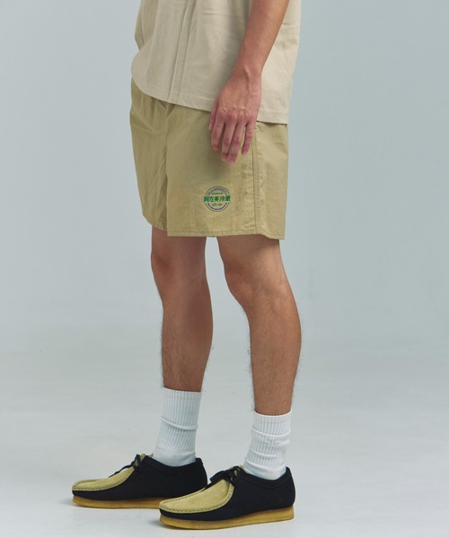 Duckster(ダックスター)の「952409 阿左美冷蔵コラボ ナイロンロゴショーツ(その他パンツ・メンズ・ライトピンク/サンドベージュ/エメラルド/ネイビー・M/XL/L)」の10枚目の写真