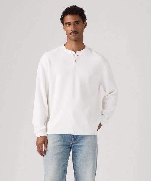 Levi's（リーバイス）の「Levi's/リーバイス リラックス ロングスリーブ ヘンリーTシャツ（Tシャツ/カットソー・メンズ・ホワイト・XL/S/L）」の2枚目の写真