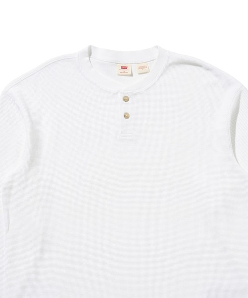Levi's（リーバイス）の「Levi's/リーバイス リラックス ロングスリーブ ヘンリーTシャツ（Tシャツ/カットソー・メンズ・ホワイト・XL/S/L）」の6枚目の写真
