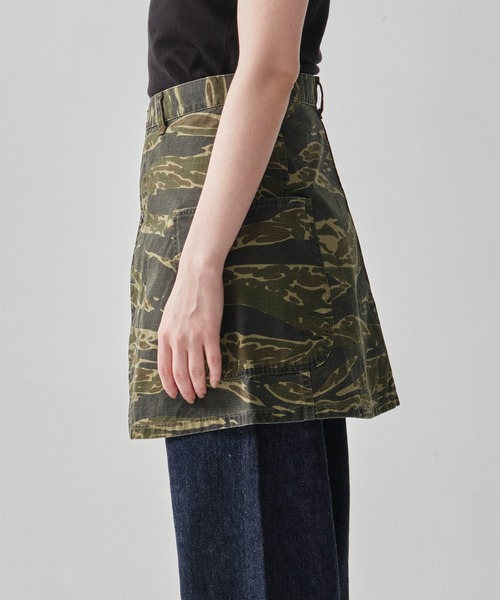 orSlow（オアスロウ）の「[orSlow/オアスロー]TIGER CAMO OVERLAP SKIRT（スカート・レディース・グリーン・1）」の13枚目の写真