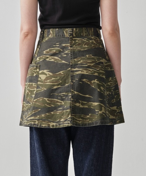 orSlow（オアスロウ）の「[orSlow/オアスロー]TIGER CAMO OVERLAP SKIRT（スカート・レディース・グリーン・1）」の2枚目の写真