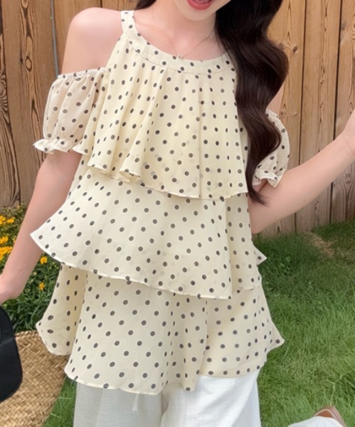 FLINEA(フリネア)の「ドット柄ティアードオフショルダートップス(シャツ/ブラウス・レディース・ベージュ/グリーン・FREE)」の10枚目の写真