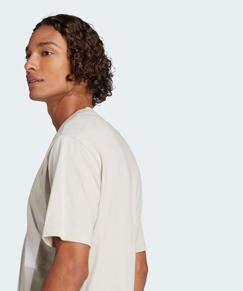 adidas(アディダス)の「エッセンシャルズ ビッグロゴ 半袖Tシャツ / アディダス adidas(Tシャツ/カットソー・メンズ・ベージュ・XX-LARGE/3XL/LARGE/MEDIUM/SMALL/X-LARGE/X-SMALL)」の4枚目の写真