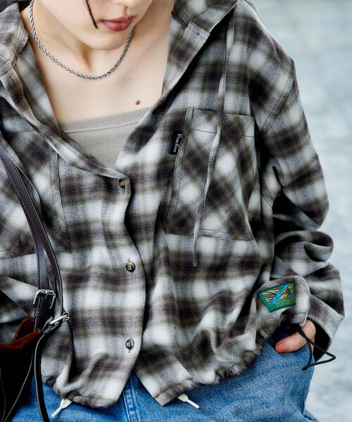 FREAK'S STORE（フリークスストア）の「Foxfire × FREAK'S STORE/フォックスファイヤー 別注 フード付き ネルシャツ（シャツ/ブラウス・レディース・ブラウン/ネイビー/グリーン・ﾌﾘ-）」の4枚目の写真