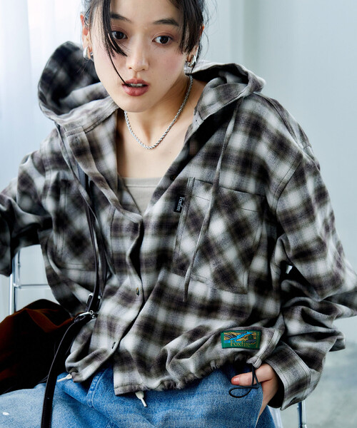 FREAK'S STORE（フリークスストア）の「Foxfire × FREAK'S STORE/フォックスファイヤー 別注 フード付き ネルシャツ（シャツ/ブラウス・レディース・ブラウン/ネイビー/グリーン・ﾌﾘ-）」の5枚目の写真