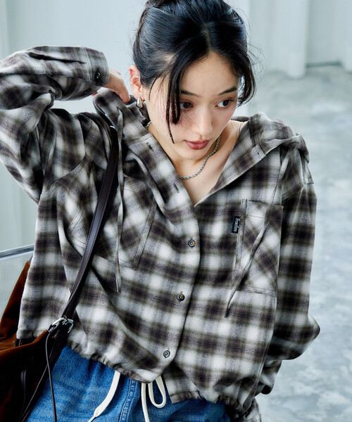 FREAK'S STORE（フリークスストア）の「Foxfire × FREAK'S STORE/フォックスファイヤー 別注 フード付き ネルシャツ（シャツ/ブラウス・レディース・ブラウン/ネイビー/グリーン・ﾌﾘ-）」の7枚目の写真