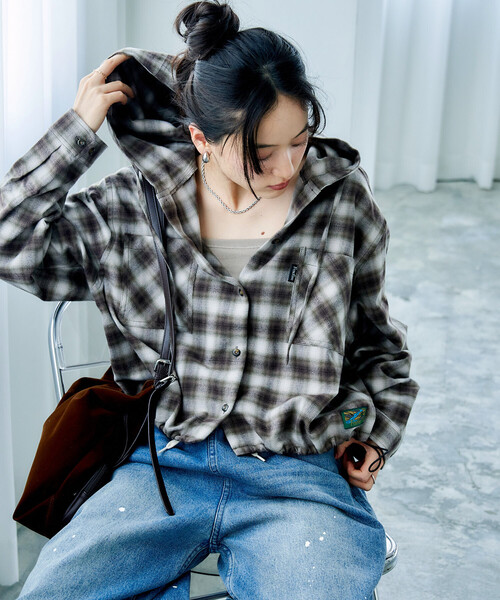 FREAK'S STORE（フリークスストア）の「Foxfire × FREAK'S STORE/フォックスファイヤー 別注 フード付き ネルシャツ（シャツ/ブラウス・レディース・ブラウン/ネイビー/グリーン・ﾌﾘ-）」の9枚目の写真
