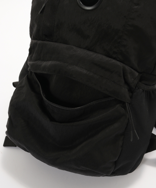 C.P. COMPANY(シーピーカンパニー)の「C.P.Company / シーピーカンパニー NYLON B BACKPACK(バックパック/リュック・メンズ・ブラック・FREE)」の6枚目の写真