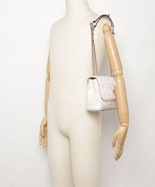 Guess(ゲス)の「GIULLY II Convertible Flap ショルダーバッグ(ショルダーバッグ・レディース・ホワイト・ONE SIZE)」の16枚目の写真