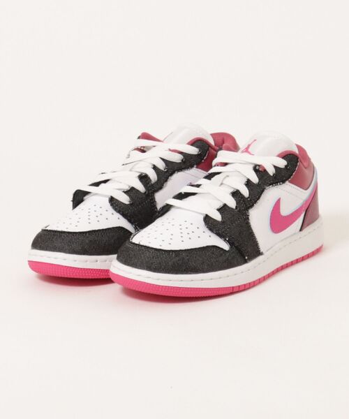 JORDAN BRAND(ジョーダンブランド)の「JORDAN BRAND 225-25AIR JORDAN 1 LOW SE GS ジョーダン 1 LOW SE GS KIO2067 001OFFNOR/DSRT(スニーカー・レディース・ブラック・23.0cm/23.5cm/24.0cm/24.5cm)」の1枚目の写真