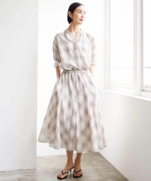 MICHEL KLEIN（ミッシェル・クラン）の「[セットアップ対応]シアーチェックフレアブラウス（シャツ/ブラウス・レディース・ブラック・38）」の2枚目の写真