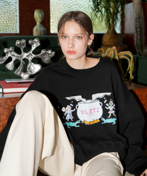 VLETI（ブレッティ）の「Art Work Printing Crop Sweatshirt (Black)（スウェット・レディース・ブラック・FREE）」の2枚目の写真