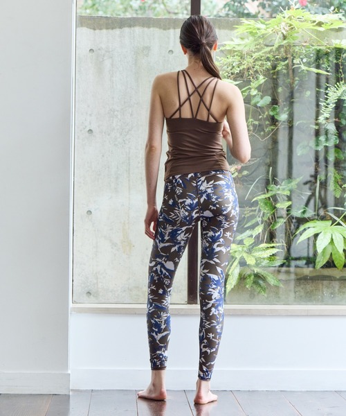 Julier Yoga and Relax(ジュリエヨガアンドリラックス)の「Julier (定番)プレミアムフローキャミソール(その他トップス・レディース・ブラウン/ブラック/ホワイト・1/0)」の11枚目の写真