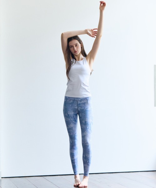 Julier Yoga and Relax(ジュリエヨガアンドリラックス)の「Julier (定番)プレミアムフローキャミソール(その他トップス・レディース・ブラウン/ブラック/ホワイト・1/0)」の4枚目の写真