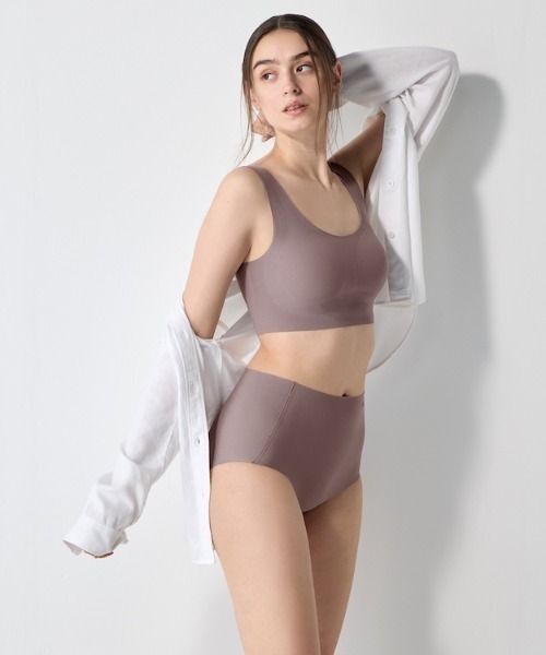 Sloggi（スロギー）の「【無縫製綿混素材】スロギーゼロフィール カップ付きハーフトップ sloggi G028 N-Top（ブラジャー・レディース・ブラック/グレイッシュベージュ/ベージュ/グリーン/ピンク/グレイッシュブルー/ローズ/ブルー/オレンジ/ライラック・L/S/M/LL）」の17枚目の写真