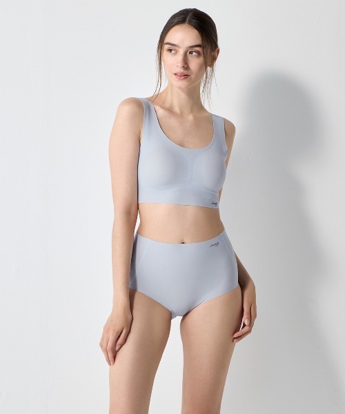 Sloggi（スロギー）の「【無縫製綿混素材】スロギーゼロフィール カップ付きハーフトップ sloggi G028 N-Top（ブラジャー・レディース・ブラック/グレイッシュベージュ/ベージュ/グリーン/ピンク/グレイッシュブルー/ローズ/ブルー/オレンジ/ライラック・L/S/M/LL）」の19枚目の写真