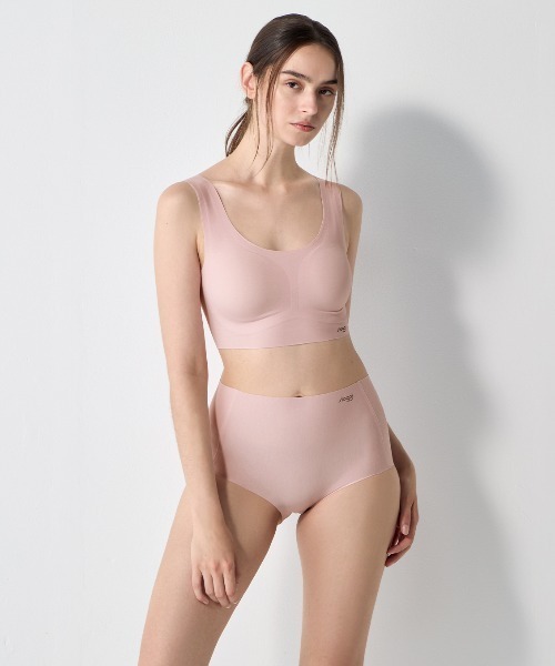 Sloggi（スロギー）の「【無縫製綿混素材】スロギーゼロフィール カップ付きハーフトップ sloggi G028 N-Top（ブラジャー・レディース・ブラック/グレイッシュベージュ/ベージュ/グリーン/ピンク/グレイッシュブルー/ローズ/ブルー/オレンジ/ライラック・L/S/M/LL）」の20枚目の写真