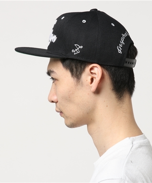 WEGO（ウィゴー）の「WEGO/BROOKLYNベースボールキャップ（キャップ・メンズ・ホワイト/ブラック/ネイビー・FREE）」の4枚目の写真