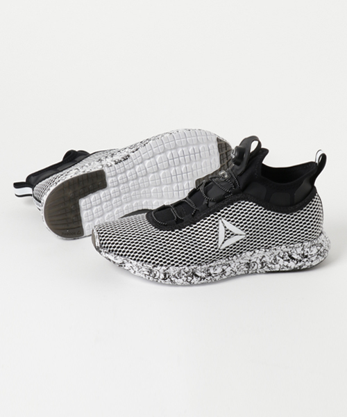 Reebok(リーボック)の「【2017秋冬】ポンプ プラス ナイト(スニーカー・メンズ・ブラック/ブラック系その他・27.5cm/28.0cm/28.5cm/30.0cm/26.5cm/25.0cm/26.0cm/25.5cm/29.5cm/27.0cm/29.0cm)」の6枚目の写真
