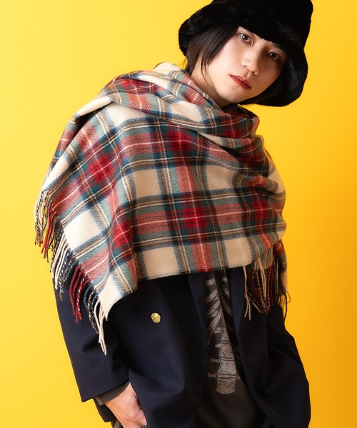 an meets zakka(アンミツザッカ)の「an meets zakka バリエーション大判ファー混マフラー(78cm×200cm)(マフラー・レディース・レッド系1/アイボリー系1/ブラック系1/ブラック系2/グリーン系1/ネイビー系1/ブラック/ホワイト/ベージュ/グレー/ブラウン/レッド/ボルドー/ネイビー・ONESIZE)」の9枚目の写真