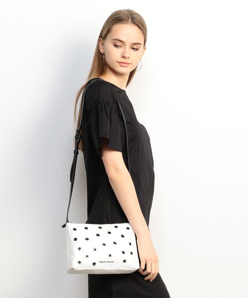 ARMANI EXCHANGE(アルマーニエクスチェンジ)の「【AXアルマーニ エクスチェンジ】アイレット ショルダーバッグ(ショルダーバッグ・レディース・ホワイト/ブラック・FREE)」の3枚目の写真