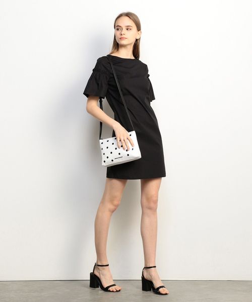 ARMANI EXCHANGE(アルマーニエクスチェンジ)の「【AXアルマーニ エクスチェンジ】アイレット ショルダーバッグ(ショルダーバッグ・レディース・ホワイト/ブラック・FREE)」の5枚目の写真