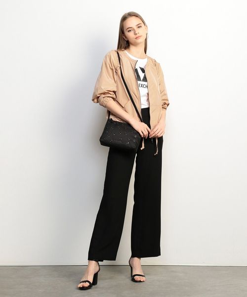 ARMANI EXCHANGE(アルマーニエクスチェンジ)の「【AXアルマーニ エクスチェンジ】アイレット ショルダーバッグ(ショルダーバッグ・レディース・ホワイト/ブラック・FREE)」の9枚目の写真