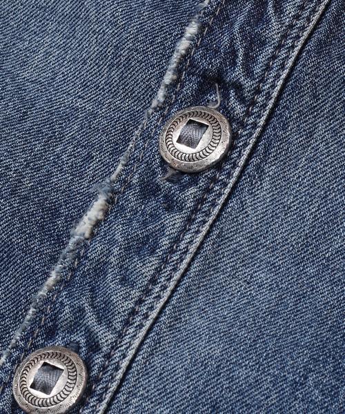 TMT（ティーエムティー）の「【「ハラスメントゲーム」迫田孝也さん着用】SCAR-STITCH DENIM SHIRTS（シャツ/ブラウス・メンズ・インディゴブルー/ライトインディゴブルー/ブラック・SMALL/MEDIUM/LARGE/X-LARGE）」の9枚目の写真