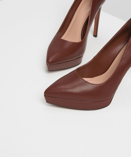 CHARLES & KEITH(チャールズ & キース)の「ポインテッドプラットフォームパンプス / Pointed Platform Pumps(パンプス・レディース・ブラック/グレー・22.5cm/23cm/23.5cm/24.5cm/25cm)」の18枚目の写真