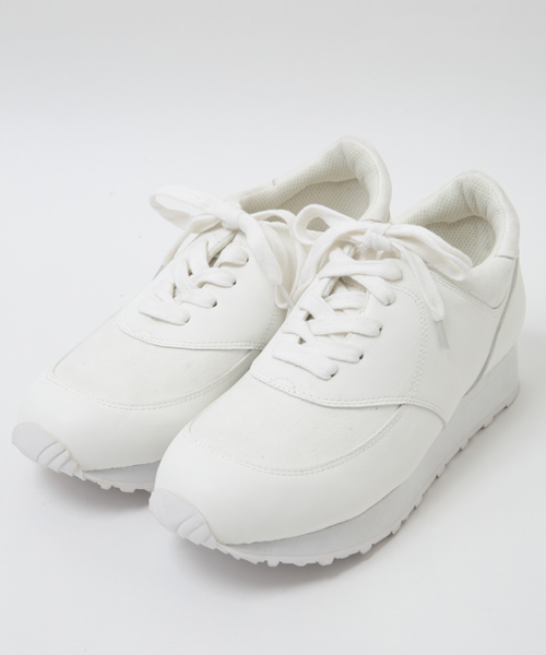 i（アイ）の「PUスニーカー（スニーカー・レディース・ホワイト/ブラック・SMALL/MEDIUM/LARGE/X-LARGE/XX-LARGE/XXX-LARGE）」の2枚目の写真