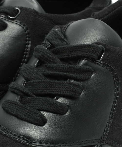 i（アイ）の「PUスニーカー（スニーカー・レディース・ホワイト/ブラック・SMALL/MEDIUM/LARGE/X-LARGE/XX-LARGE/XXX-LARGE）」の4枚目の写真