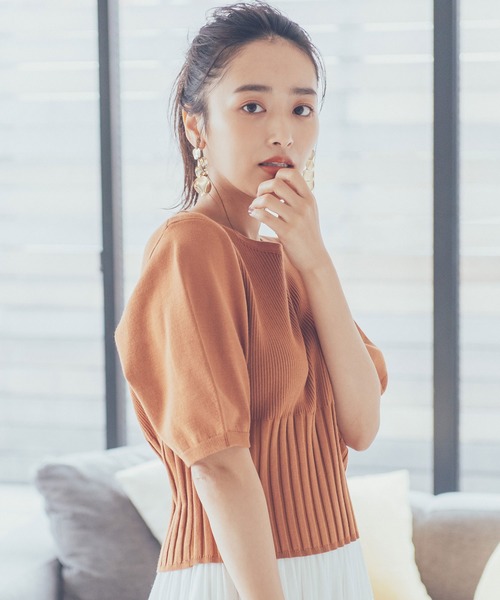 KOBE LETTUCE（コウベレタス）の「［WEARISTA近藤千尋さんコラボ］編み地切り替えバルーンスリーブサマーリブニット（ニット/セーター・レディース・ブラック/ベージュ/ブラウン/レッド/オフホワイト/イエロー/グリーン/ネイビー/ピンク/ダークオレンジ/ホワイト系その他/オレンジ/パープル系その他/ミント・FREE）」の13枚目の写真