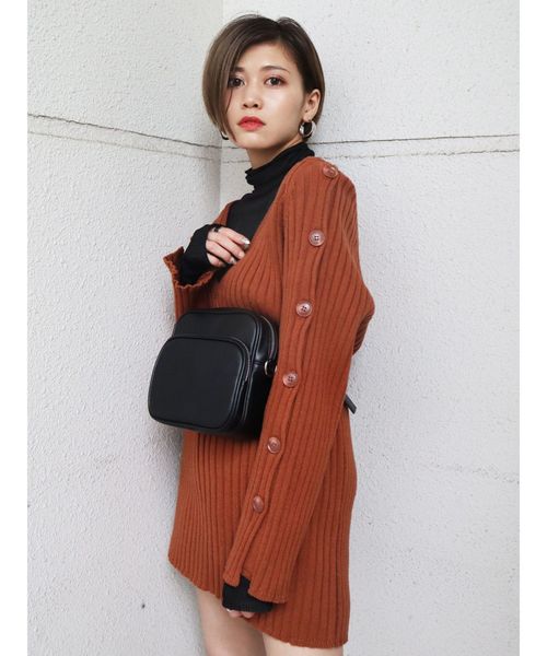 EMODA(エモダ)の「ボタンスリーブバルキーニットワンピース(ワンピース・レディース・ブラック/ベージュ/オレンジ/ブルー・FREE)」の9枚目の写真