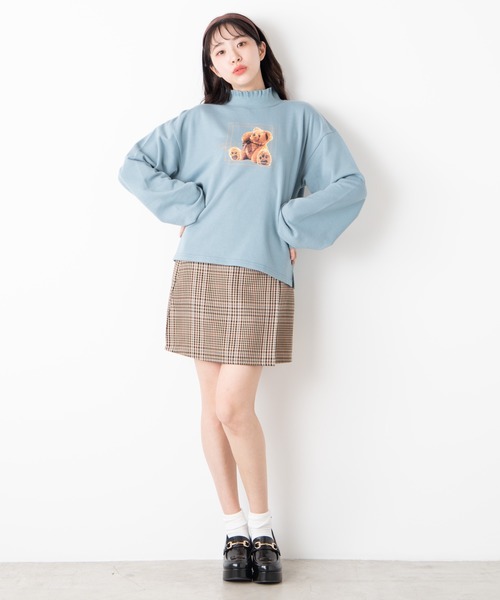 WEGO（ウィゴー）の「WEGO/メロウフリルリブビッグシルエットくまさんスウェット（スウェット・レディース・ベージュ/サックスブルー・FREE）」の6枚目の写真