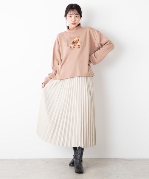 WEGO（ウィゴー）の「WEGO/メロウフリルリブビッグシルエットくまさんスウェット（スウェット・レディース・ベージュ/サックスブルー・FREE）」の3枚目の写真