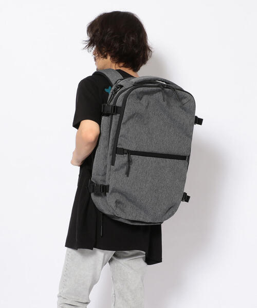 Aer（エアー）の「Aer（エアー）Travel Pack2/トラベルパック（バックパック/リュック・メンズ・グレー・FREE）」の2枚目の写真