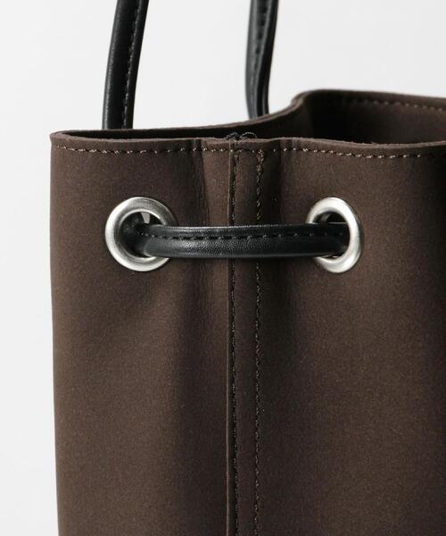 green label relaxing（グリーンレーベルリラクシング）の「CM GLR スエード タッチ 2way 巾着 バッグ（ショルダーバッグ・メンズ・ブラック/ダークブラウン・FREE）」の10枚目の写真