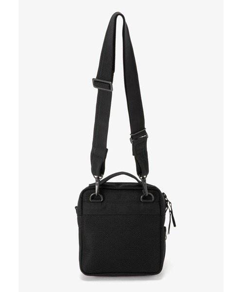 FRED PERRY Luggage Label Side Bag ブラック FRED PERRY（フレッドペリー）の「Luggage Label Side Bag