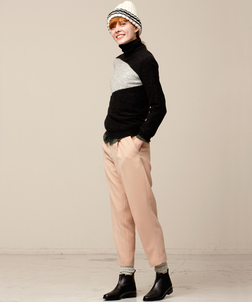 BEAUTY&YOUTH UNITED ARROWS（ビューティーアンドユースユナイテッドアローズ）の「BYTF ダブルクロス タックテーパードパンツ◆（その他パンツ・レディース・ライトピンク/ネイビー/ダークグレー・SMALL/MEDIUM）」の4枚目の写真