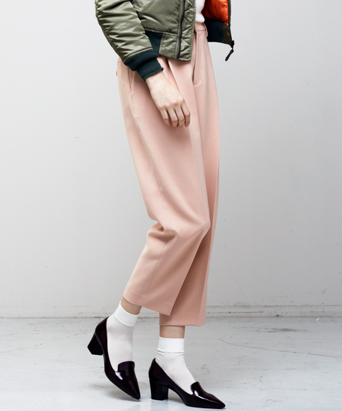 BEAUTY&YOUTH UNITED ARROWS（ビューティーアンドユースユナイテッドアローズ）の「BYTF ダブルクロス タックテーパードパンツ◆（その他パンツ・レディース・ライトピンク/ネイビー/ダークグレー・SMALL/MEDIUM）」の19枚目の写真