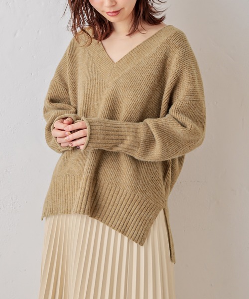 natural couture（ナチュラルクチュール）の「深V畦袖口カールニット（ニット/セーター・レディース・ベージュ/カーキ/ブルー/グリーン/アイボリー・FREE）」の4枚目の写真