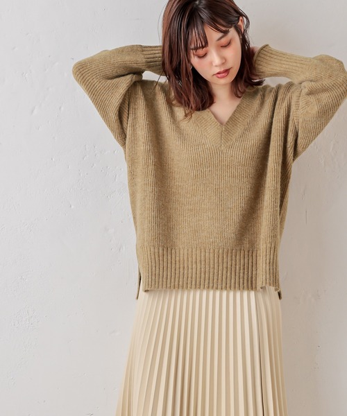 natural couture（ナチュラルクチュール）の「深V畦袖口カールニット（ニット/セーター・レディース・ベージュ/カーキ/ブルー/グリーン/アイボリー・FREE）」の12枚目の写真