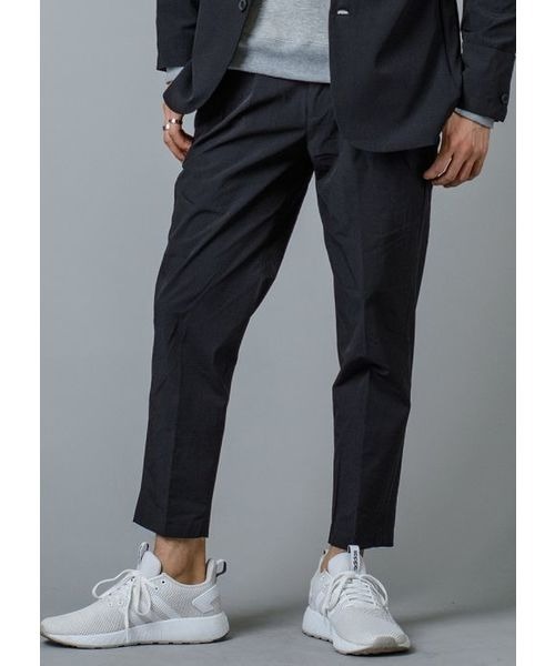 REGIEVO(レジエボ)の「REGIEVO ツータックシャーリングパンツ セットアップ(その他パンツ・メンズ・ブラック/ネイビー・L/S/XL/M)」の1枚目の写真