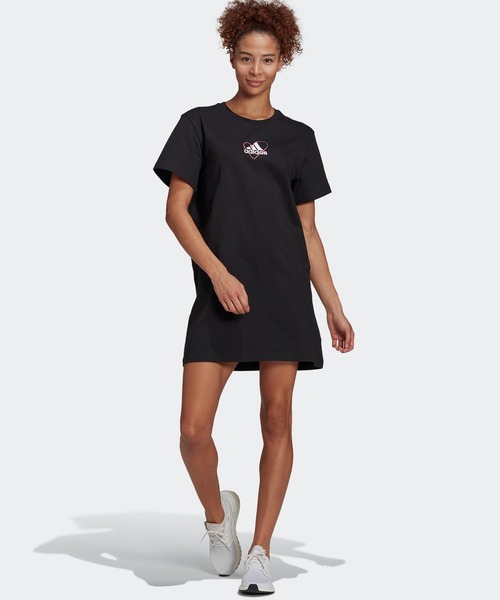 adidas（アディダス）の「ロゴ Tシャツワンピース [Logo Tee