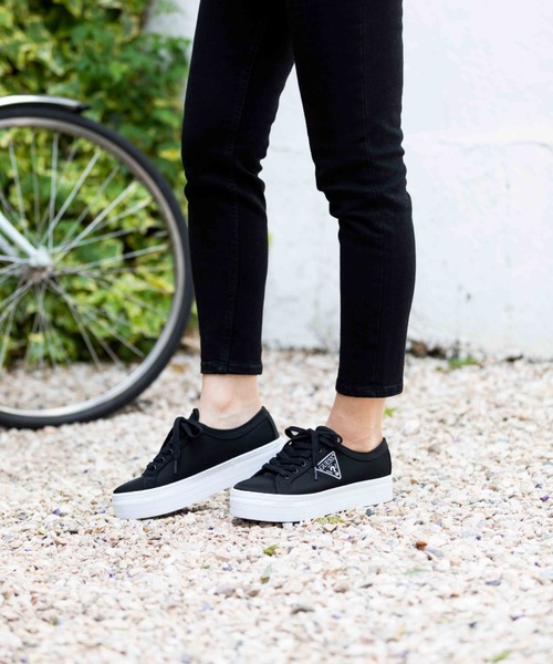 Guess（ゲス）の「【GUESS】ゲスヨーロッパモデル gwBINY-B スニーカー/靴（スニーカー・レディース・ホワイト/ブラック・US6/US7/US8/US5）」の11枚目の写真