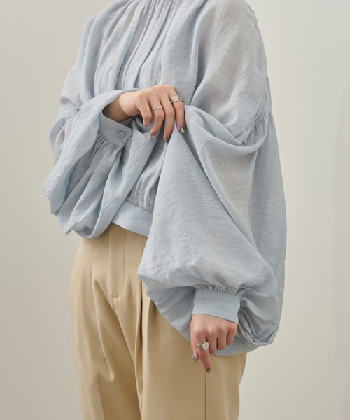 Ambre Neige(アンブルネージュ)の「シフォンボリュームブラウス/【WEB/EC限定商品】(シャツ/ブラウス・レディース・ライトブルー/ブラック/グレイッシュベージュ・FREE)」の22枚目の写真