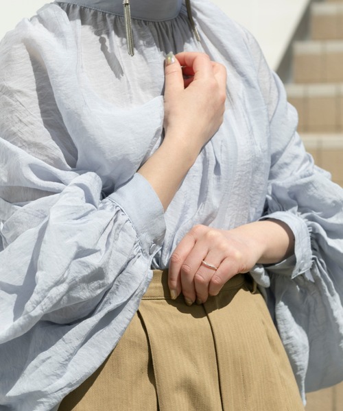 Ambre Neige(アンブルネージュ)の「シフォンボリュームブラウス/【WEB/EC限定商品】(シャツ/ブラウス・レディース・ライトブルー/ブラック/グレイッシュベージュ・FREE)」の16枚目の写真