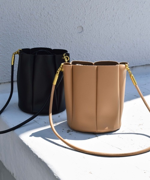 histoire(イストワール)の「3way巾着バッグ(ショルダーバッグ・レディース・ブラック/キャメル・FREE)」の18枚目の写真