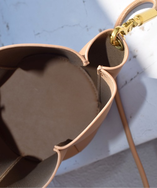 histoire(イストワール)の「3way巾着バッグ(ショルダーバッグ・レディース・ブラック/キャメル・FREE)」の5枚目の写真